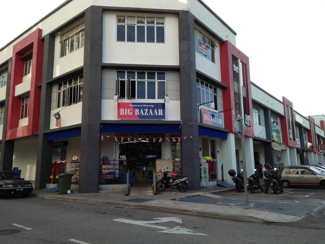 Pangsapuri D 11 *